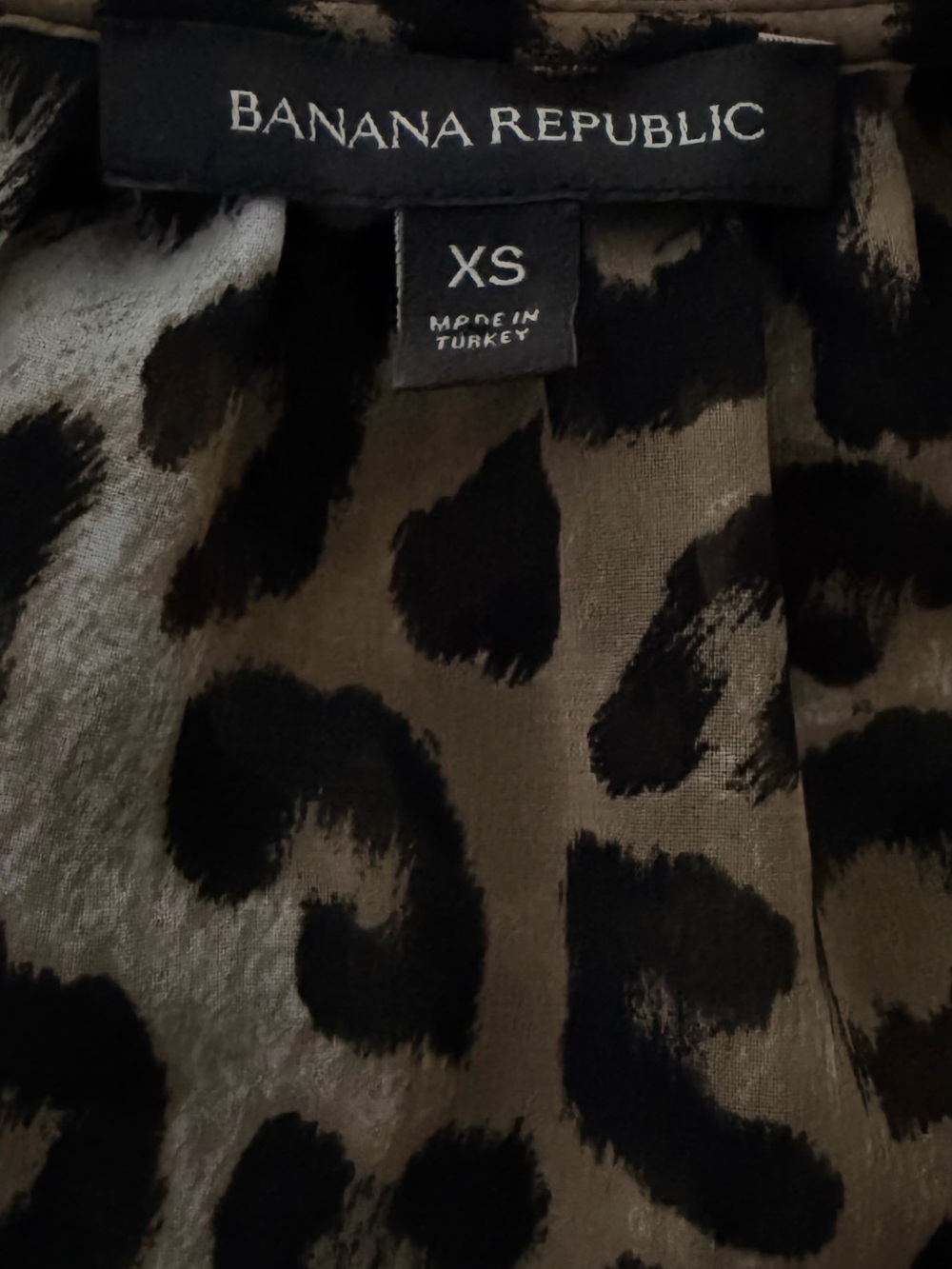 Banana Republic Leopard Print V-Neck Blouse - Beige and Black XS - Picture 3 of 5